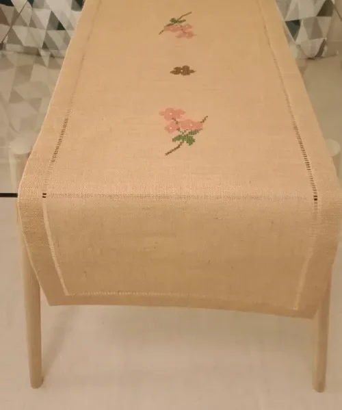 Chemins de table brodé en jute "Cerisiers"