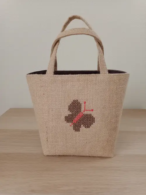 Mini sac brodé jute papillon